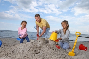 Auch Väter können mit ihren Kindern eine Vorsorge- oder Rehabilitationsmaßnahme im Rahmen einer Mutter/Vater-Kind-Kur beantragen, wenn sie in der Erziehungsverantwortung stehen und eine vom Arzt entsprechend attestierte Kurbedürftigkeit vorliegt.